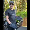 Grillimestarinsetti – Essu, patalappu ja patakinnas (teksti valkoisella)