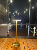 UUTTA! Seled - Ladattava pöytälamppu messinki/kulta – tunnelmaa ilman johtoa ja kevyt ottaa mukaan vaikka piknik-retkelle / veneilemään / karavaanarille / mökille