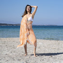 Jättipyyhe vai sisustusviltti  – Oranssi viltti terassille ja piknikille (140x170 cm) - Monikäyttöinen ja kevyt pyyhe toimii reissukumppanina ja kodin sekä terassin sisustamiseen.