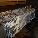 Jättipyyhe vai sisustusviltti  – Sininen viltti terassille ja piknikille (140x170 cm) - Monikäyttöinen ja kevyt pyyhe toimii reissukumppanina ja kodin sekä terassin sisustamiseen.