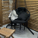 Riipputuoli musta + kaupan päälle pehmusteet 2kpl (mustat). Nämä trendikkäät boho riipputuolit sopivat terassille, parvekkeelle ja sisälle. (Ei sisällä telinettä)