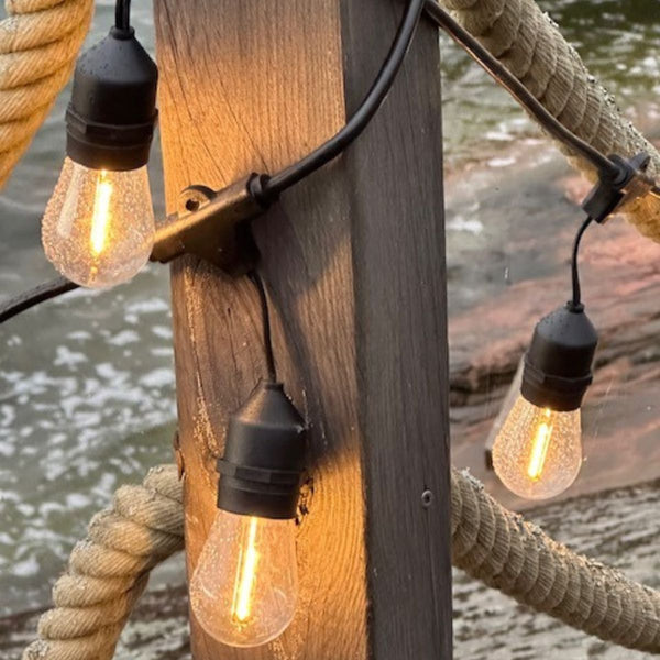 SELED ULKOVALOSARJAN JATKOPALA ULKOKÄYTTÖÖN VAIHDETTAVILLA E27 LED -LAMPUILLA. 5m / 5 lamppua