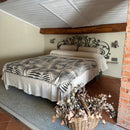 Sisustusviltti, torkkupeitto ja jättipyyhe  – musta-harmaa viltti terassille (140x170 cm) - Monikäyttöinen ja kevyt pyyhe toimii reissukumppanina ja kodin sekä terassin sisustamiseen.