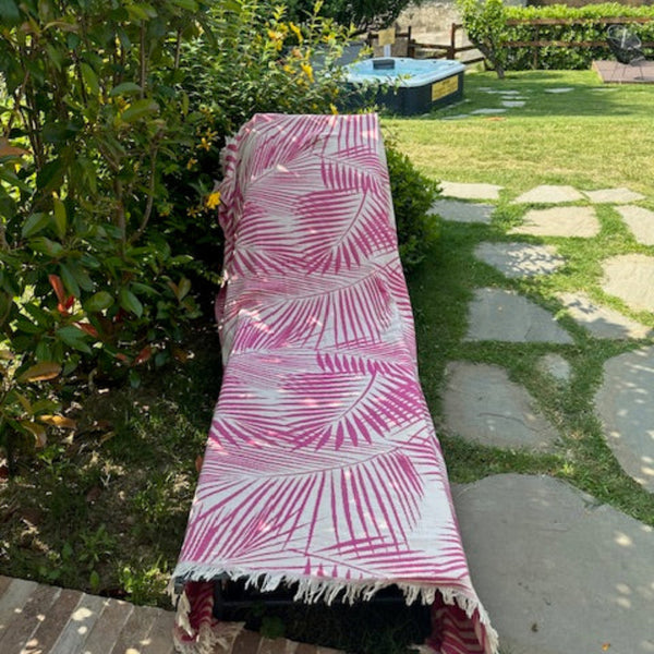 Venezia Jättipyyhe / rantapyyhe / torkkupeitto – Pinkki viltti terassille ja piknikille (140x170 cm) - Monikäyttöinen ja kevyt pyyhe toimii reissukumppanina ja kodin sekä terassin sisustamiseen.