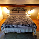 Sisustusviltti, torkkupeitto ja jättipyyhe  – musta-harmaa viltti terassille (140x170 cm) - Monikäyttöinen ja kevyt pyyhe toimii reissukumppanina ja kodin sekä terassin sisustamiseen.