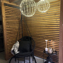 Riipputuoli musta + kaupan päälle pehmusteet 2kpl (mustat). Nämä trendikkäät boho riipputuolit sopivat terassille, parvekkeelle ja sisälle. (Ei sisällä telinettä)