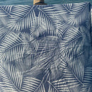 Jättipyyhe vai sisustusviltti  – Sininen viltti terassille ja piknikille (140x170 cm) - Monikäyttöinen ja kevyt pyyhe toimii reissukumppanina ja kodin sekä terassin sisustamiseen.