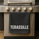 Terassille keittiöpyyhe / pikkupyyhe valkoisella tekstillä (kesäkeittiöön, mökille, veneelle, asuntoautoon/asuntovaunuun)