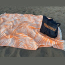 Jättipyyhe vai sisustusviltti  – Oranssi viltti terassille ja piknikille (140x170 cm) - Monikäyttöinen ja kevyt pyyhe toimii reissukumppanina ja kodin sekä terassin sisustamiseen.