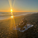 Sisustusviltti, torkkupeitto ja jättipyyhe  – musta-harmaa viltti terassille (140x170 cm) - Monikäyttöinen ja kevyt pyyhe toimii reissukumppanina ja kodin sekä terassin sisustamiseen.