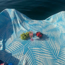 Jättipyyhe vai sisustusviltti  – Turkoosi viltti terassille (140x170 cm) - Monikäyttöinen ja kevyt pyyhe toimii reissukumppanina ja kodin sekä terassin sisustamiseen.