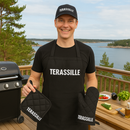 Grillimestarinsetti – Essu, patalappu ja patakinnas (teksti valkoisella)