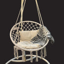 Riipputuoli luonnonvalkoinen + kaupan päälle pehmusteet 2kpl (luonnonvalkoiset). Nämä trendikkäät boho riipputuolit sopivat terassille, parvekkeelle ja sisälle.
